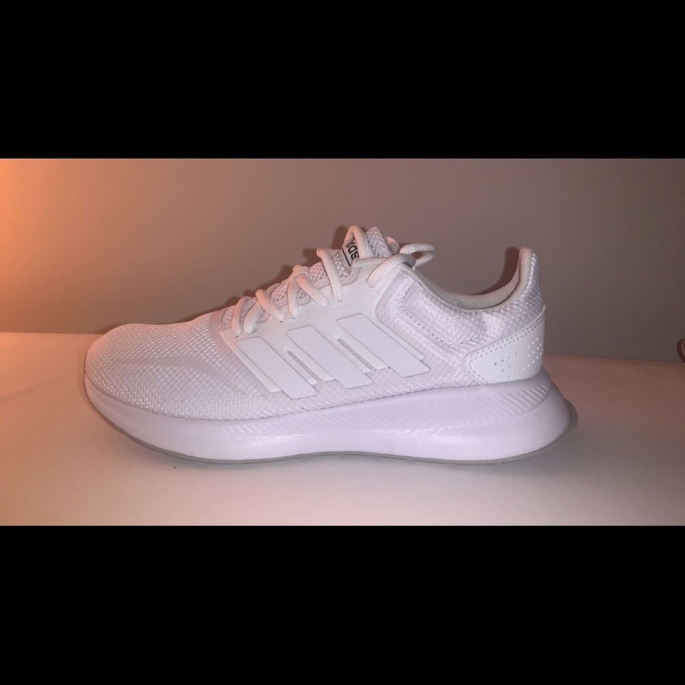 New all white Adidas shoes kids size 6